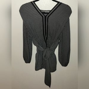 Max Studio Long Sleeve Black and White Front Tie V-Neck Blouse Size M